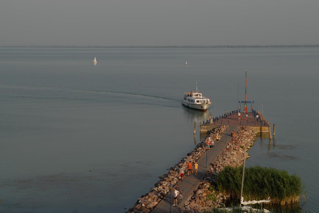 Hotel Panorama Balatongyörök 外观 照片